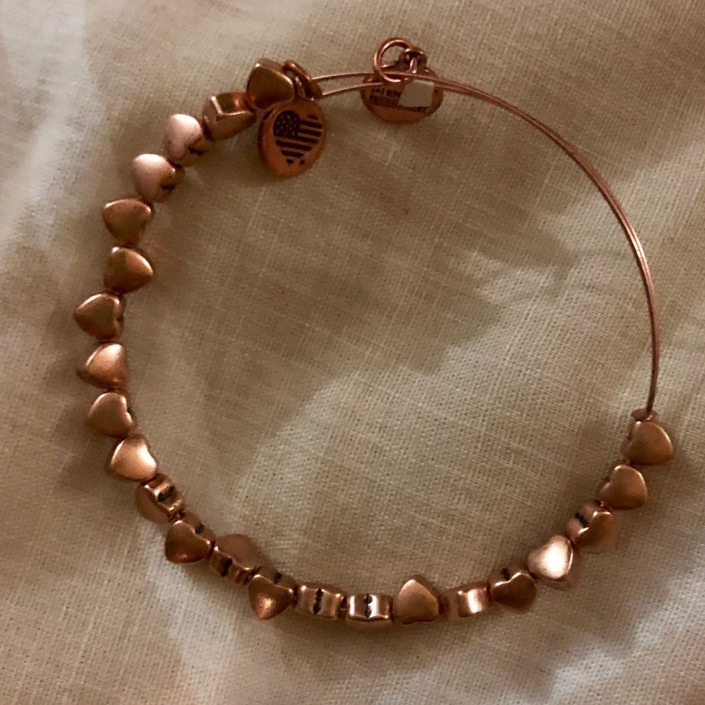 Bronze bracelet with rounded hearts